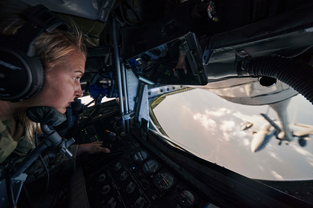 349th EARS refuels Air Force F-15E Eagle