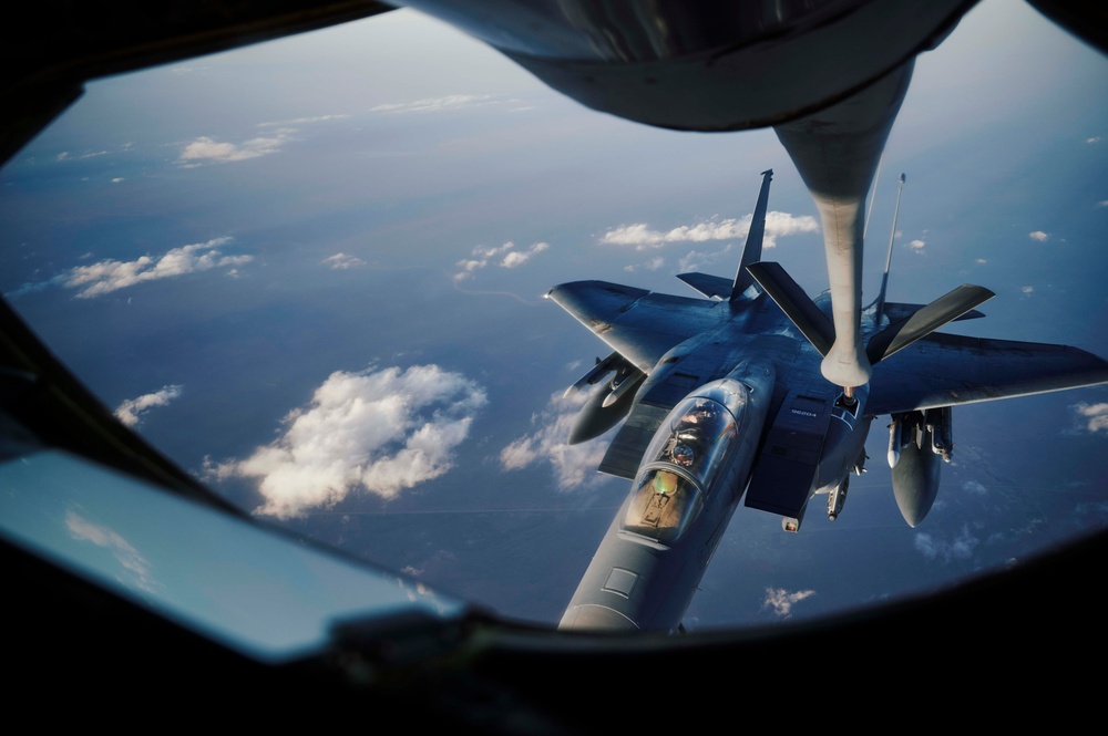 349th EARS refuels Air Force F-15E Eagle