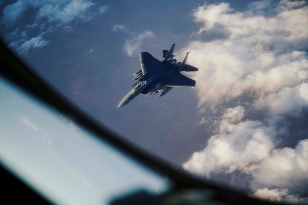 349th EARS refuels Air Force F-15E Eagle