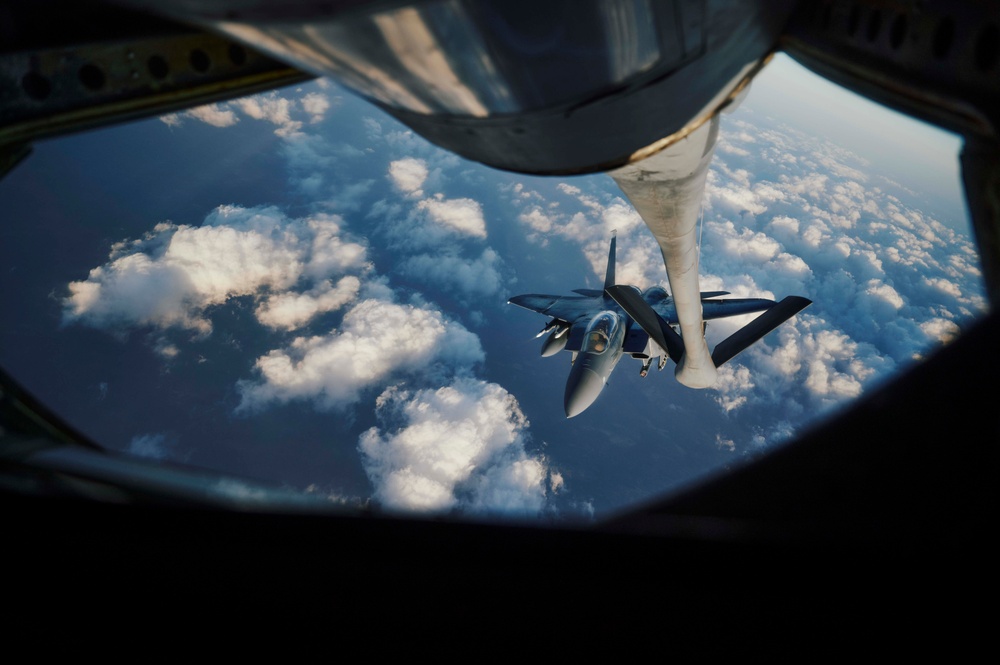 349th EARS refuels Air Force F-15E Eagle