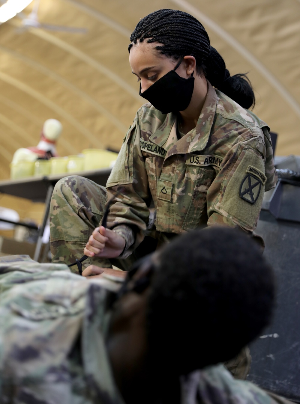 Medics with Task Force Sovereign provide Tactical Combat Casualty Care class to Soldiers at Camp Buehring