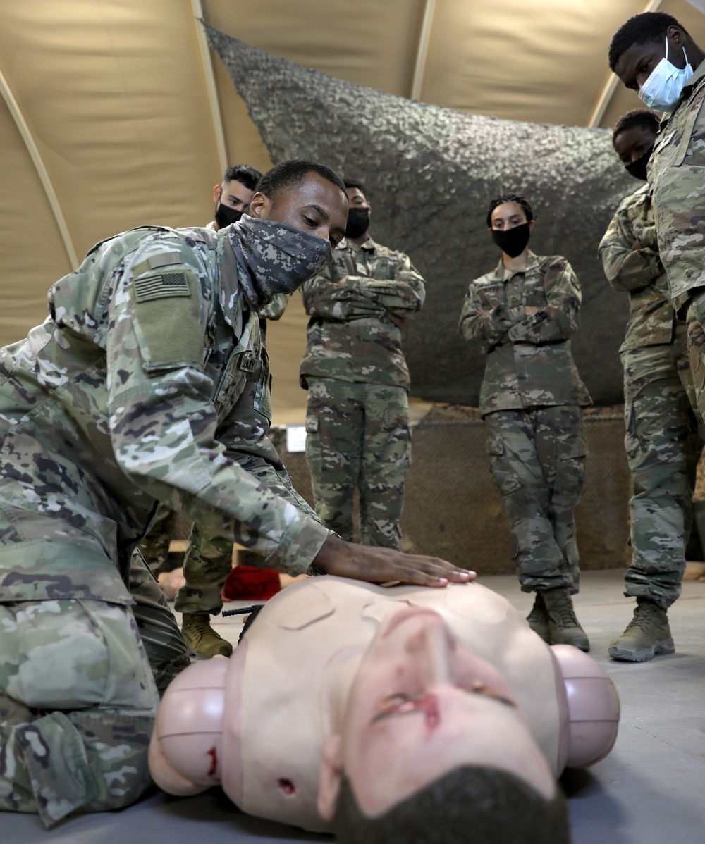 Medics with Task Force Sovereign provide Tactical Combat Casualty Care class to Soldiers at Camp Buehring