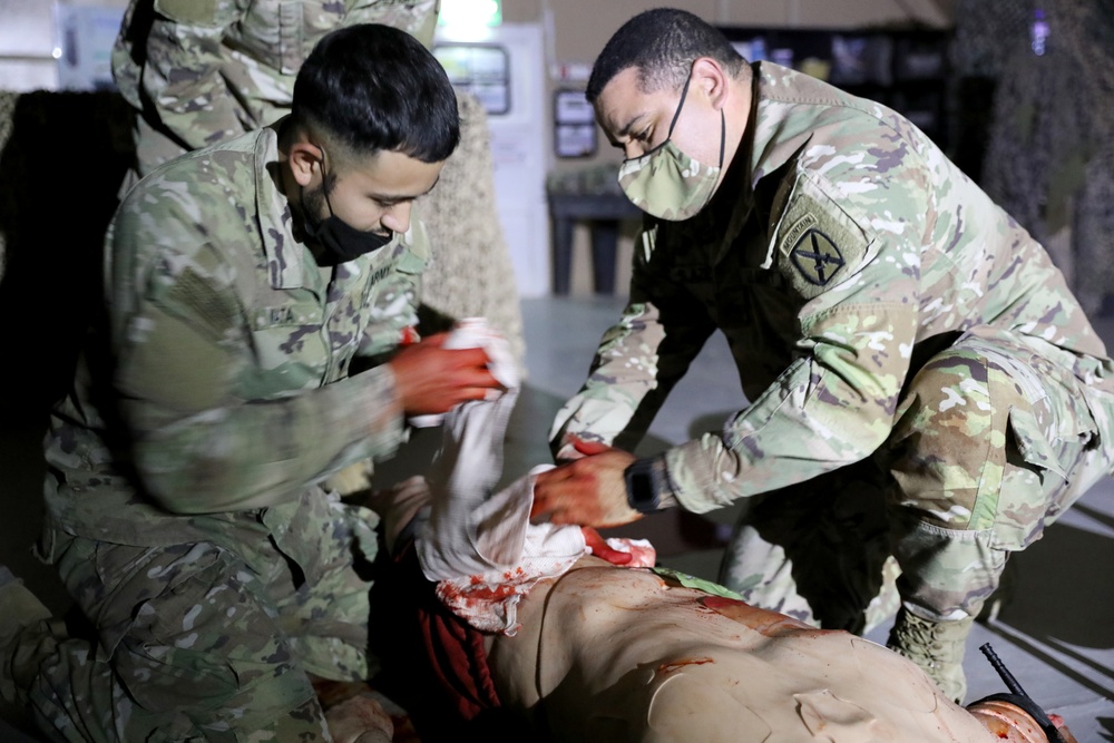 Medics with Task Force Sovereign provide Tactical Combat Casualty Care class to Soldiers at Camp Buehring