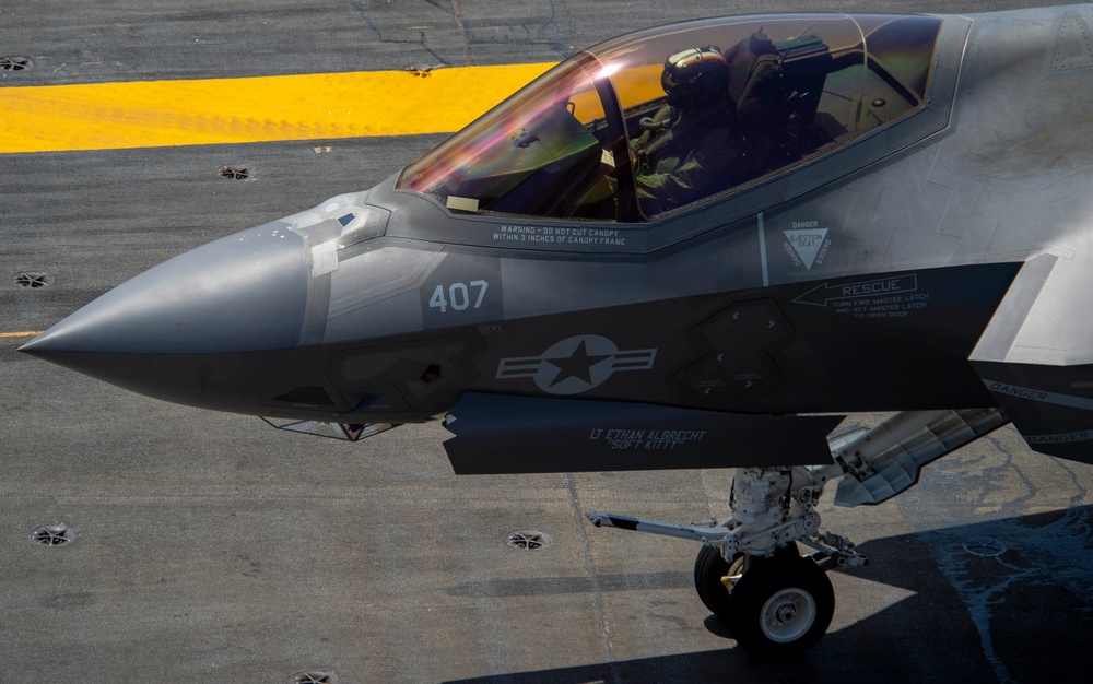 USS Carl Vinson (CVN 70) Conducts Flight Operations in South China Sea