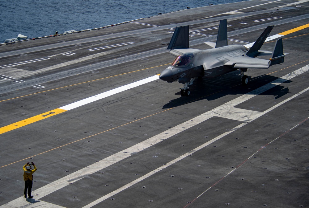 USS Carl Vinson (CVN 70) Conducts Flight Operations in South China Sea
