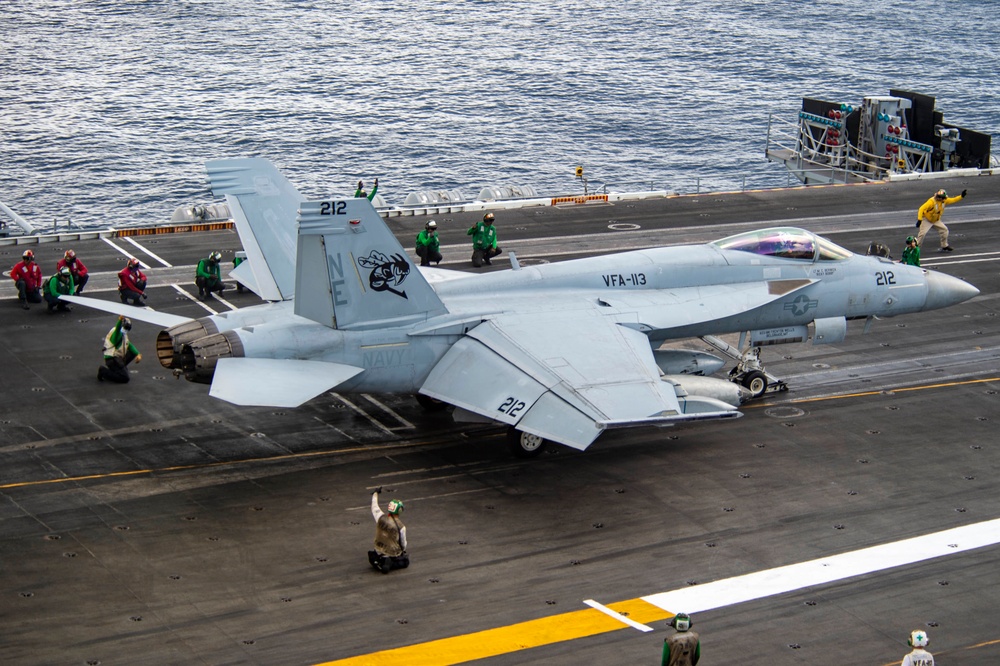 USS Carl Vinson (CVN 70) Conducts Flight Operations in South China Sea