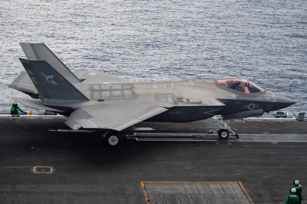 USS Carl Vinson (CVN 70) Conducts Flight Operations in South China Sea