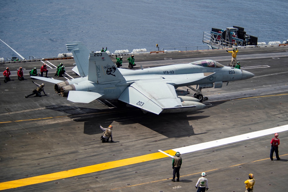 USS Carl Vinson (CVN 70) Conducts Flight Operations in South China Sea