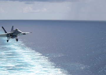 USS Carl Vinson (CVN 70) Conducts Flight Operations in South China Sea