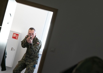 US Army National Guard citizen soldiers teach Polish soldiers active threat response