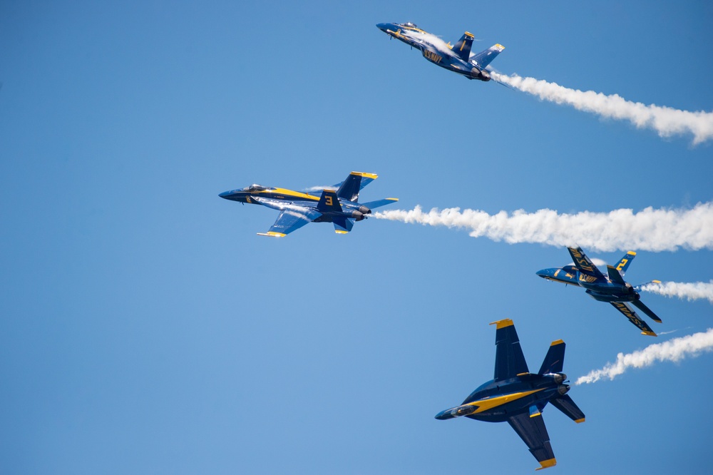 Blue Angels Navy Flight Demonstration Team - Duluth, Minnesota