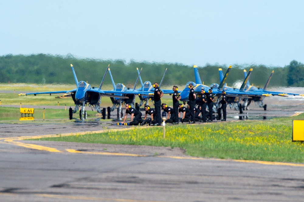 Blue Angels Navy Flight Demonstration Team - Duluth, Minnesota