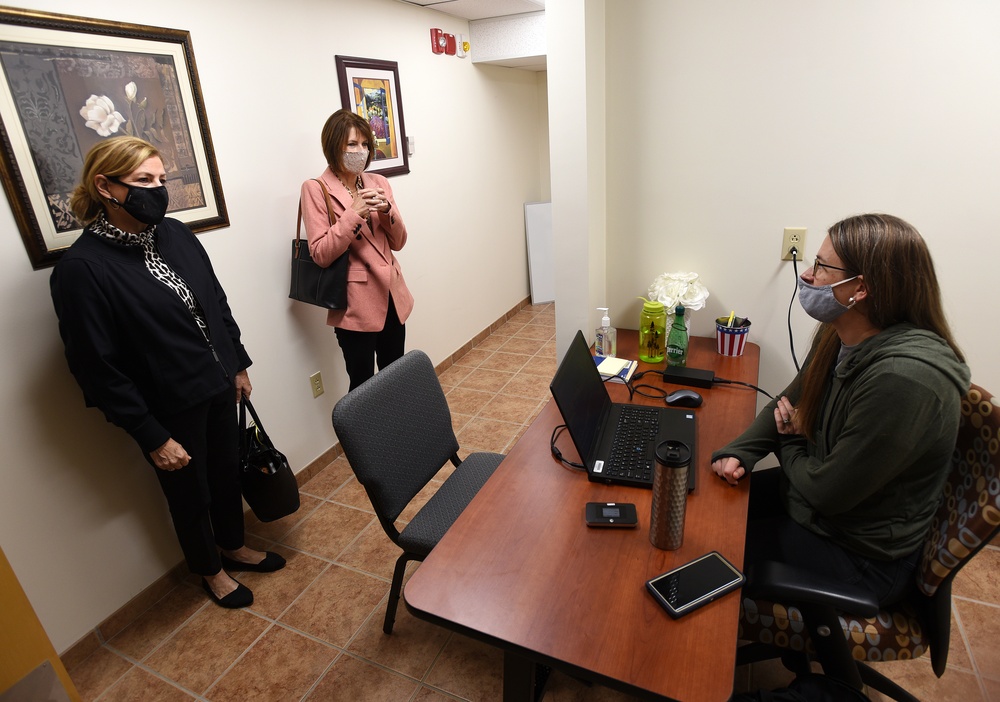 Vice Chief of Staff wife, Soldier and Family Readiness director engage with Fort Knox spouses