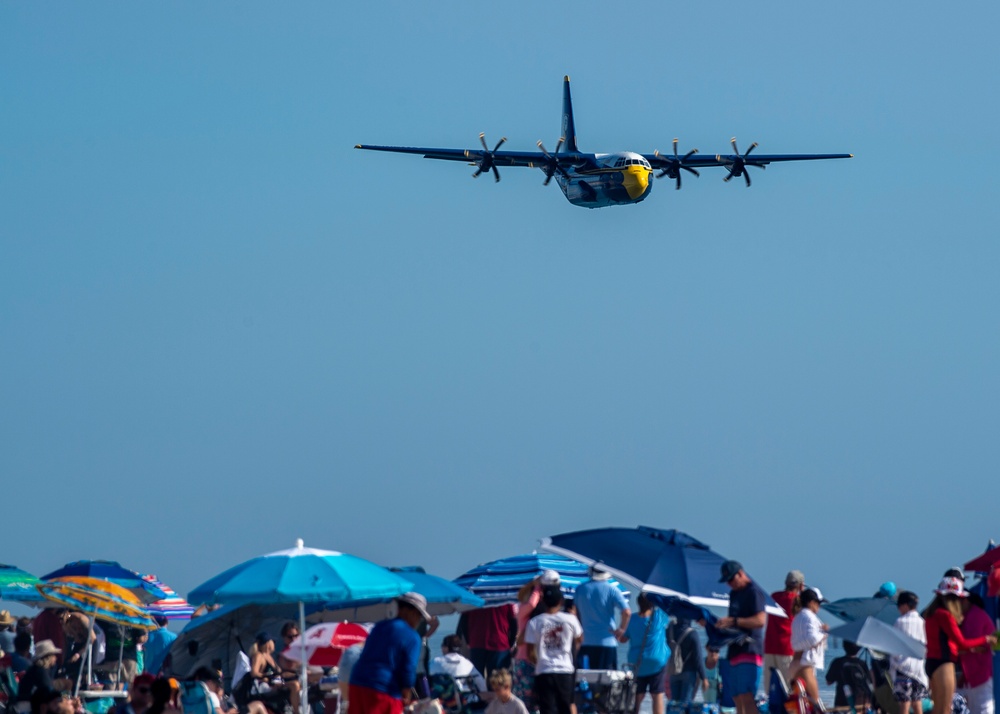 Blue Angels Navy Flight Demonstration Team – Huntington Beach, CA