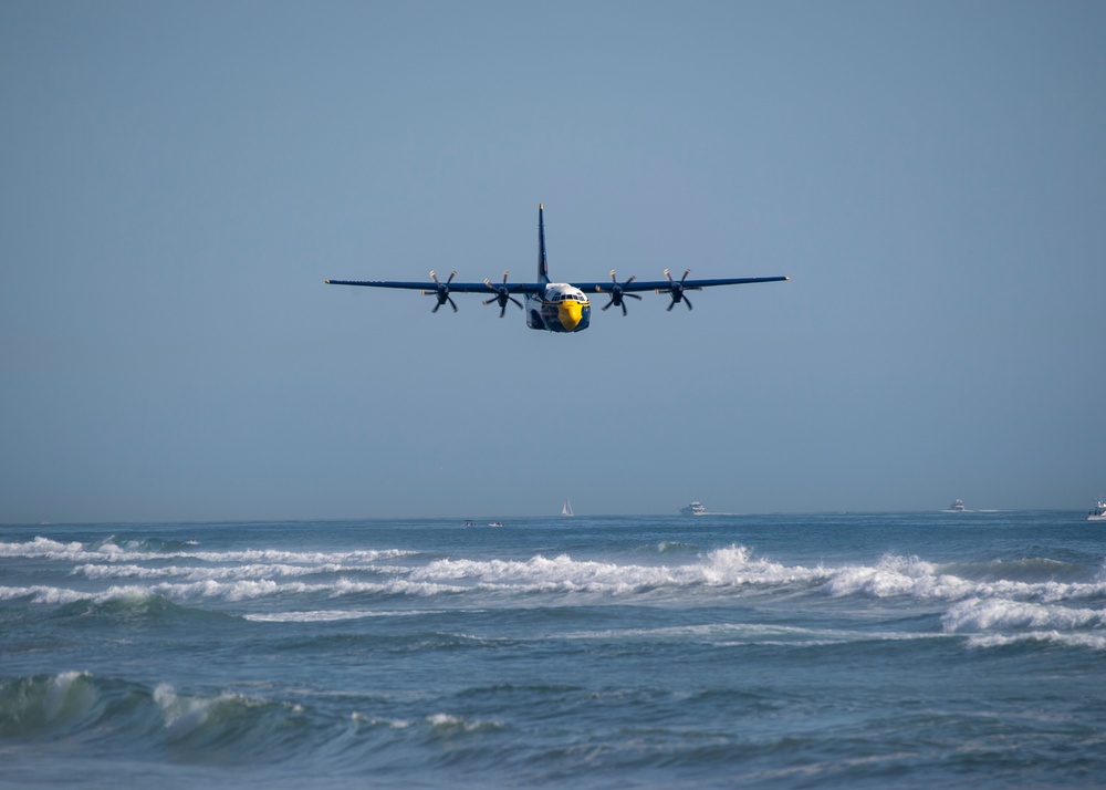 Blue Angels Navy Flight Demonstration Team – Huntington Beach, CA