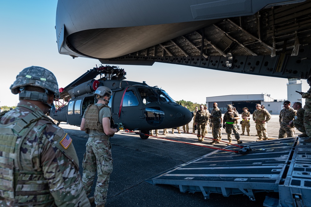 DVIDS - Images - UH-60M Black Hawk loaded on C-17A Globemaster III ...