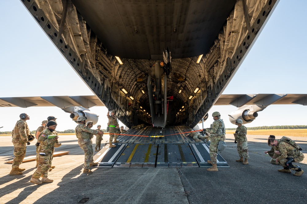 DVIDS - Images - UH-60M Black Hawk loaded on C-17A Globemaster III ...