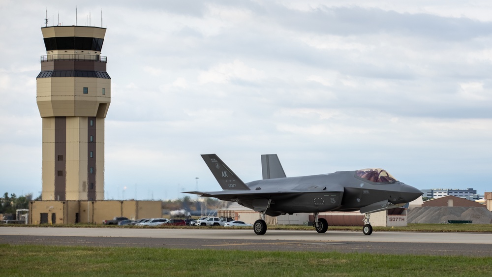 F-35s stop at Tinker