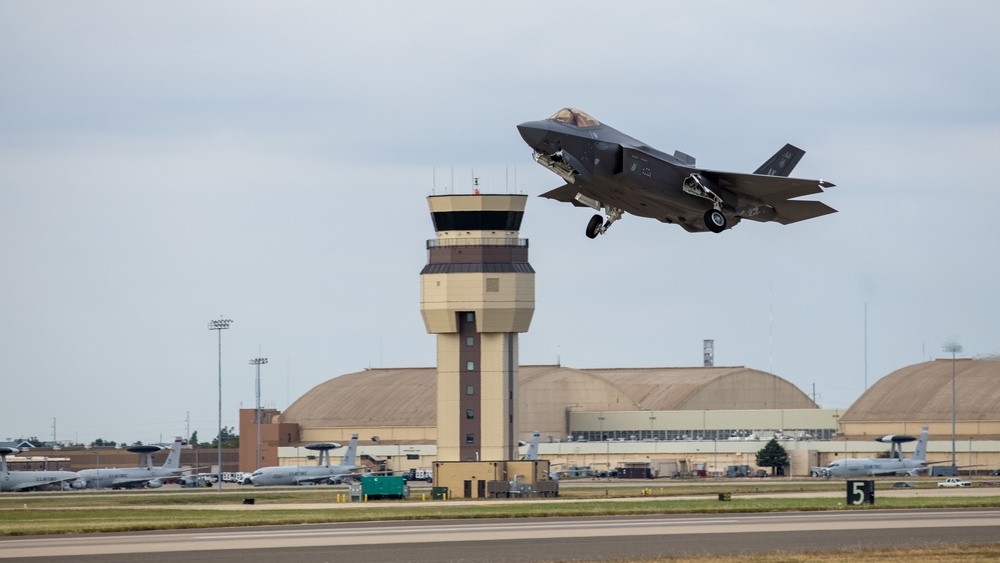 F-35s stop at Tinker