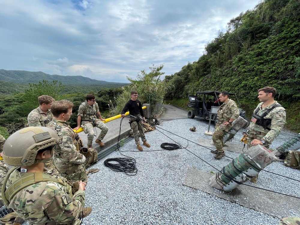 Green Berets with 1st SFG (A) train in Special Reconnaissance at Jungle Warfare Training Center in Okinawa