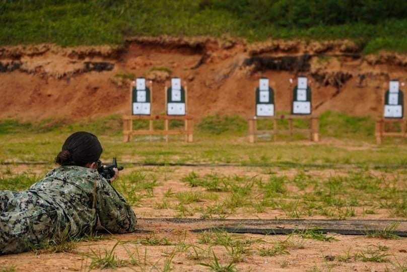 US Navy Seabees assigned to NMCB-5 qualify for marksmanship