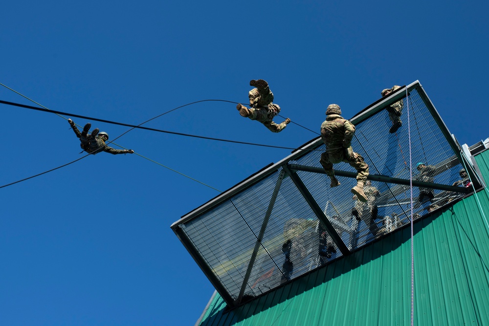 Indian and U.S. Army troops share rappel techniques during Yudh Abhyas 21