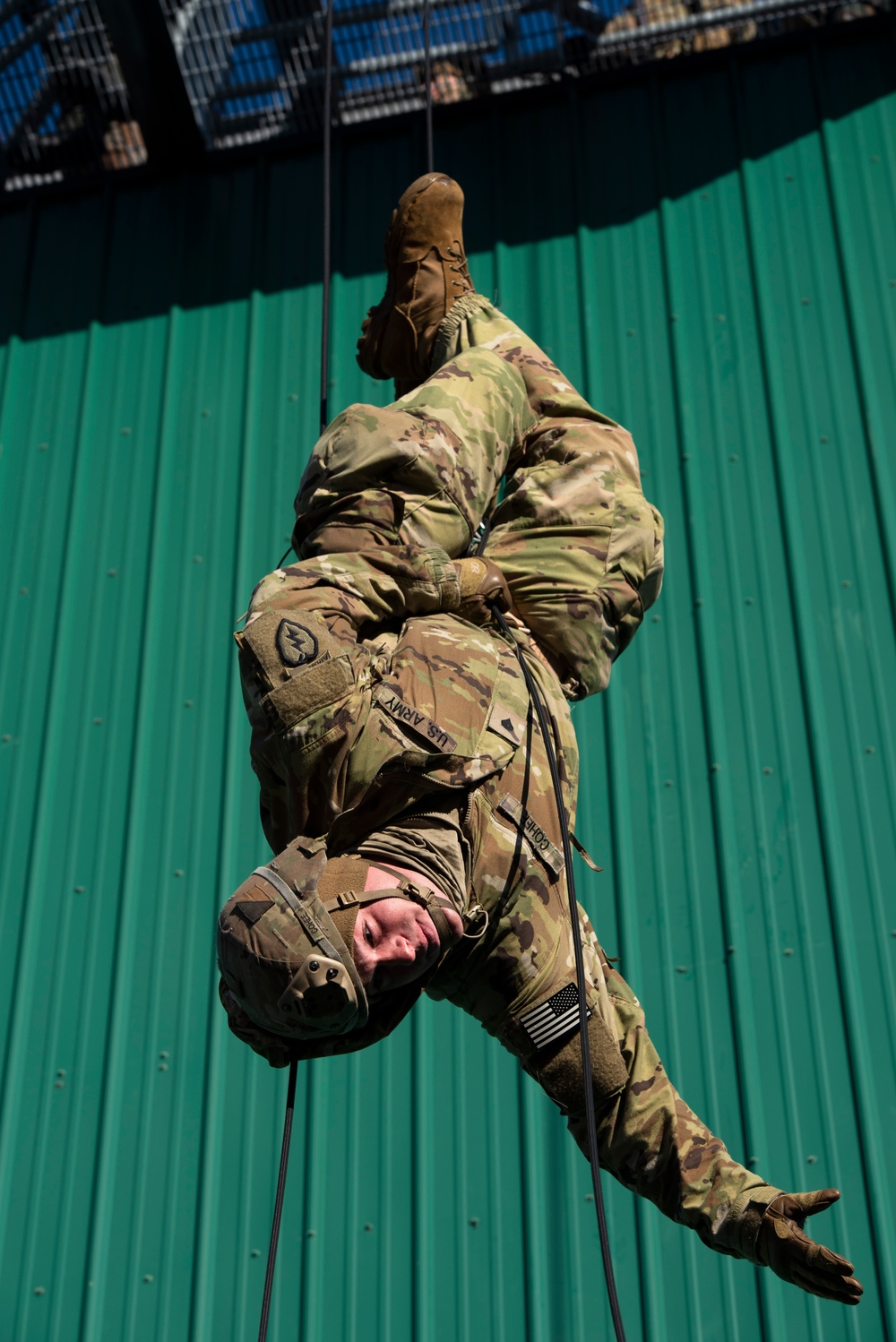 Indian and U.S. Army troops share rappel techniques during Yudh Abhyas 21