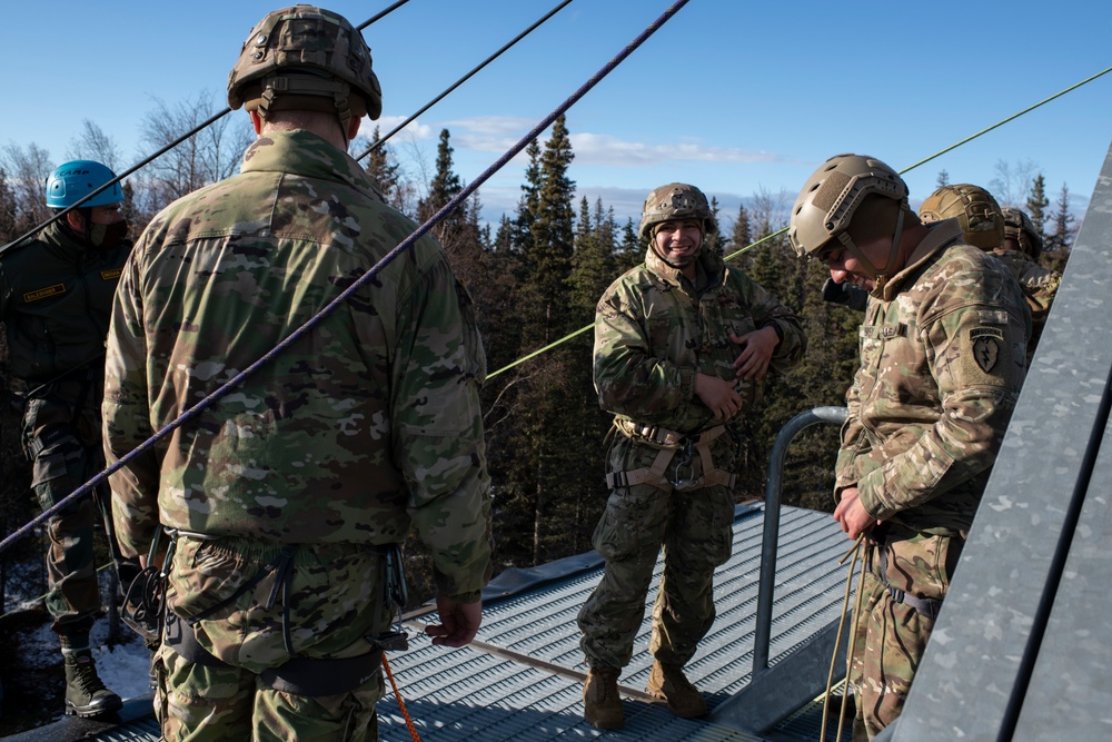 Indian and U.S. Army troops share rappel techniques during Yudh Abhyas 21