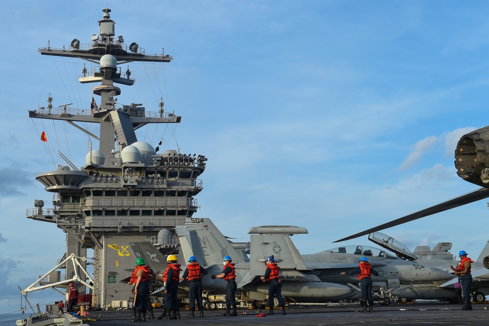 USS Carl Vinson (CVN 70) Conducts Replenishment-at-Sea