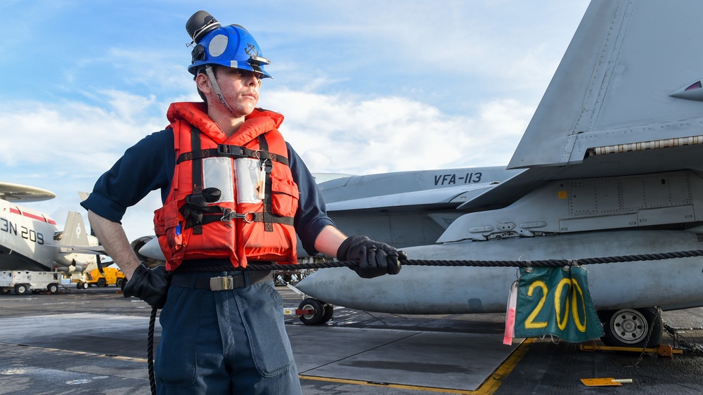 USS Carl Vinson (CVN 70) Conducts Replenishment-at-Sea