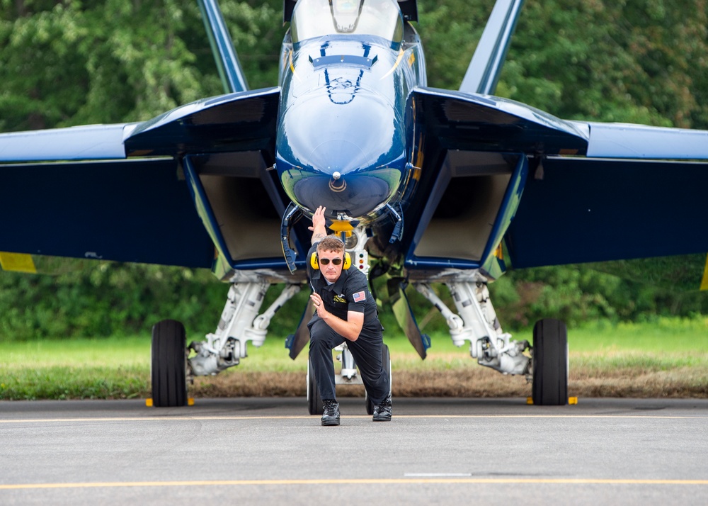 Blue Angels Navy Flight Demonstration Team – London Ontario, Canada