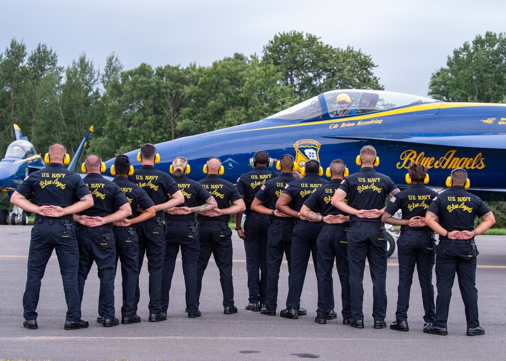 Blue Angels Navy Flight Demonstration Team – London Ontario, Canada