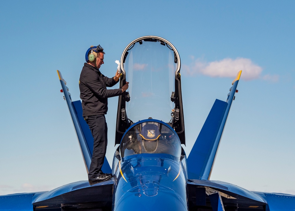 Blue Angels Navy Flight Demonstration Team – Loveland, Colorado