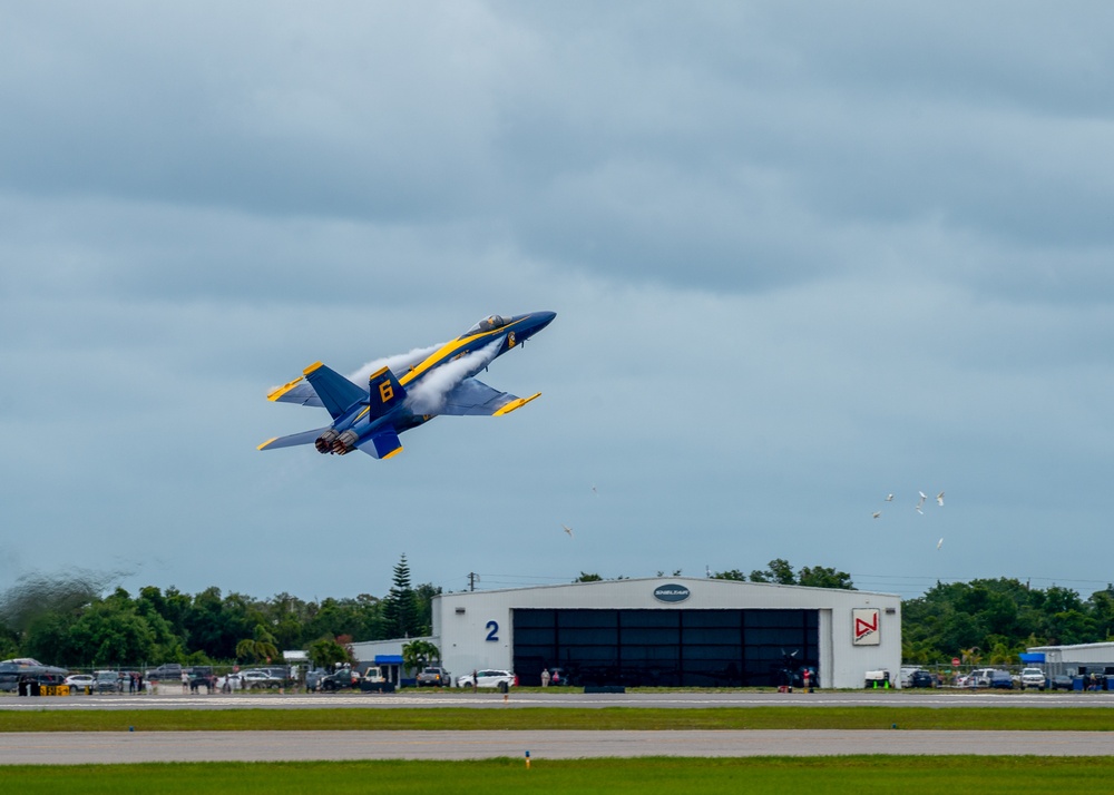 Blue Angels Navy Flight Demonstration Team – Melbourne, FL