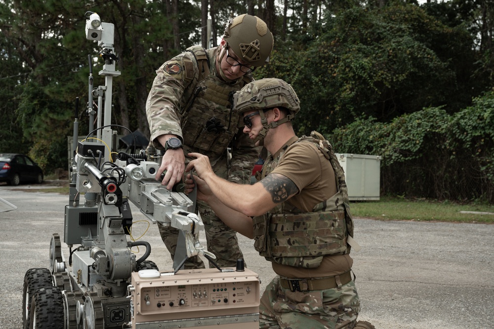 1st SOCES EOD Technicians Simulate IED Scenario