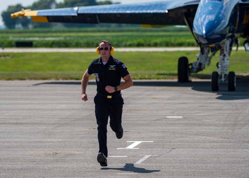 Blue Angels Navy Flight Demonstration Team – Owensboro, KY