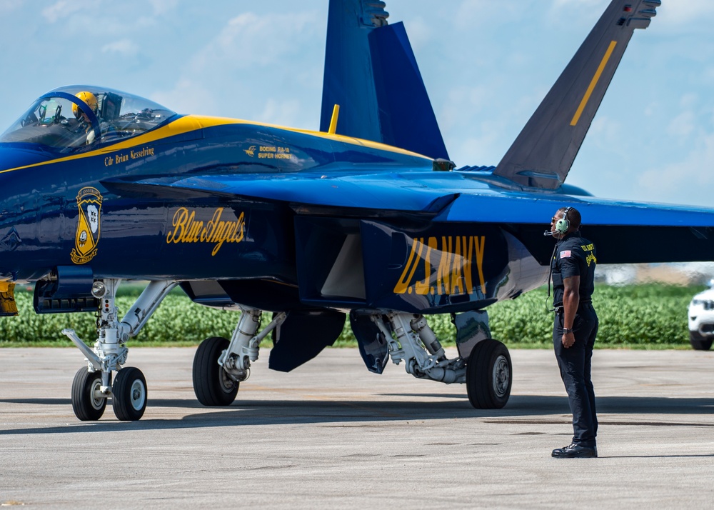 Blue Angels Navy Flight Demonstration Team – Owensboro, KY