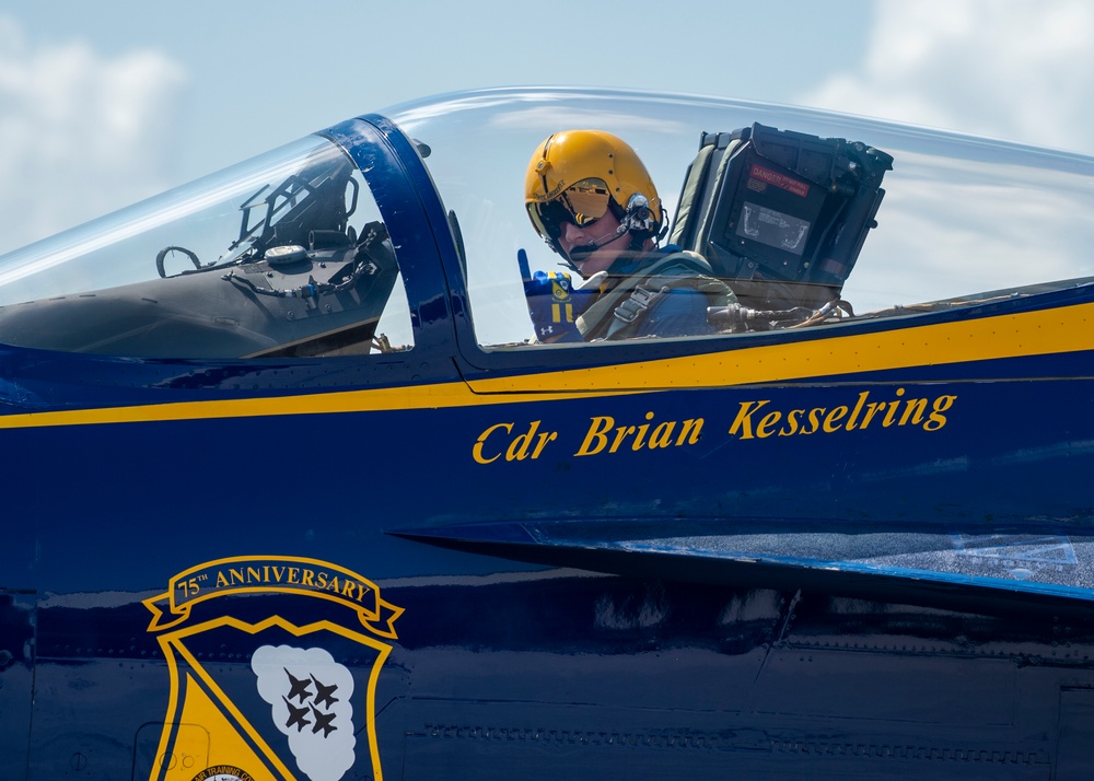 Blue Angels Navy Flight Demonstration Team – Owensboro, KY