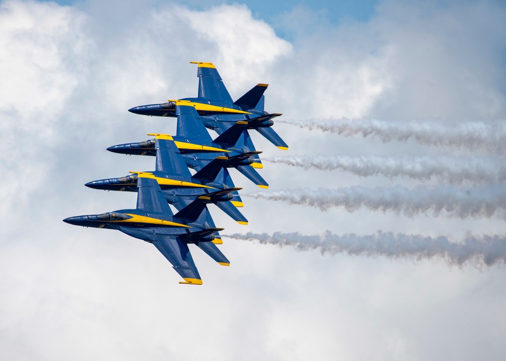 Blue Angels Navy Flight Demonstration Team – Owensboro, KY