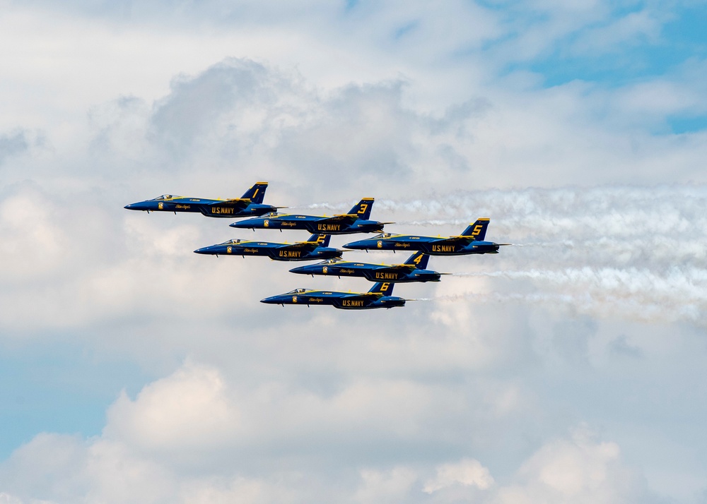 Blue Angels Navy Flight Demonstration Team – Owensboro, KY