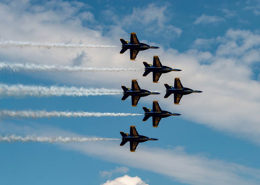 Blue Angels Navy Flight Demonstration Team – Owensboro, KY