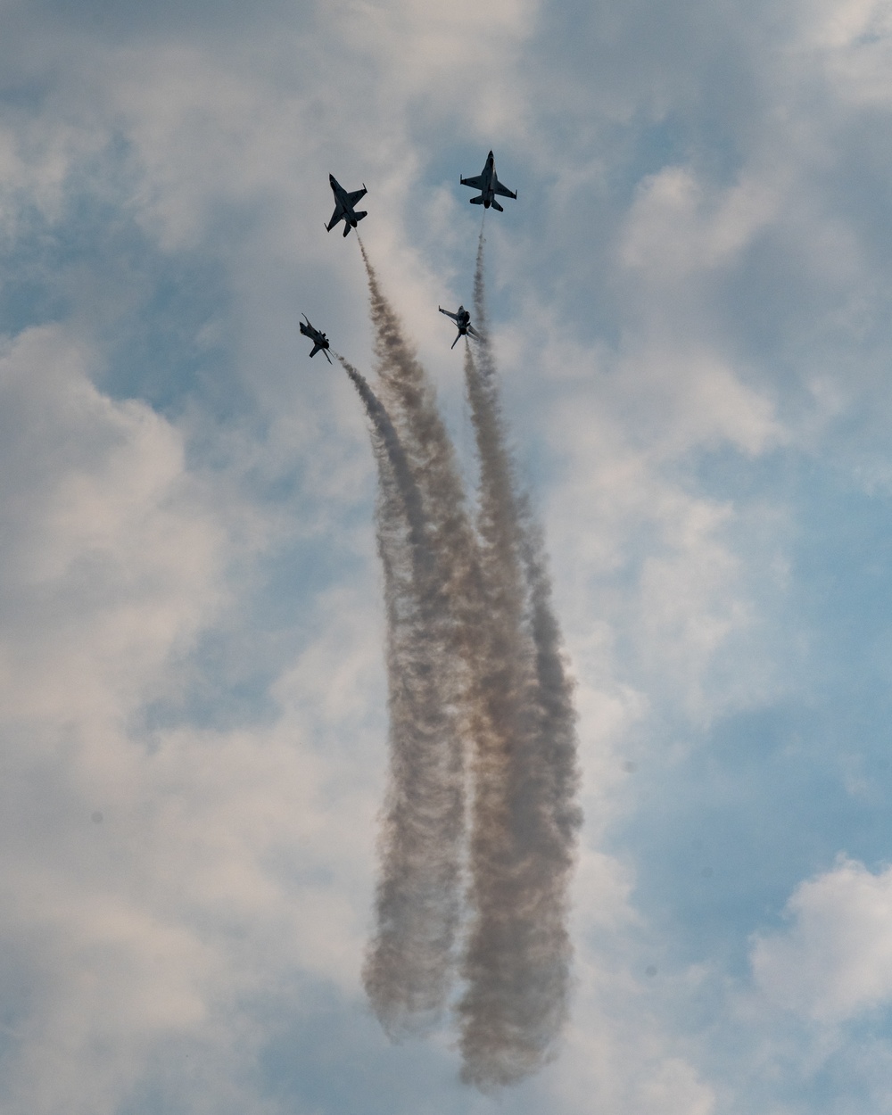 Oregon International Air Show features Thunderbirds