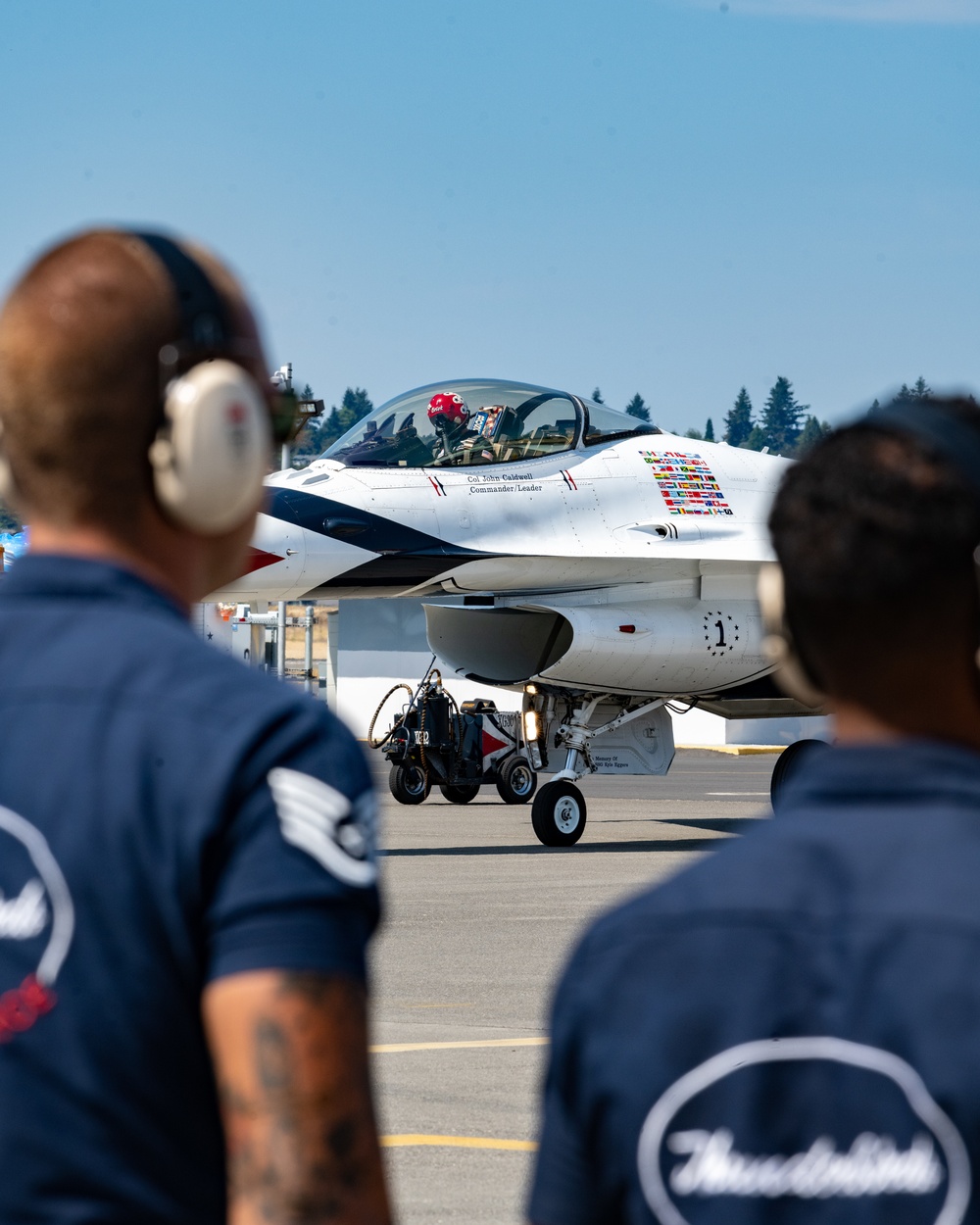 Oregon International Air Show features Thunderbirds