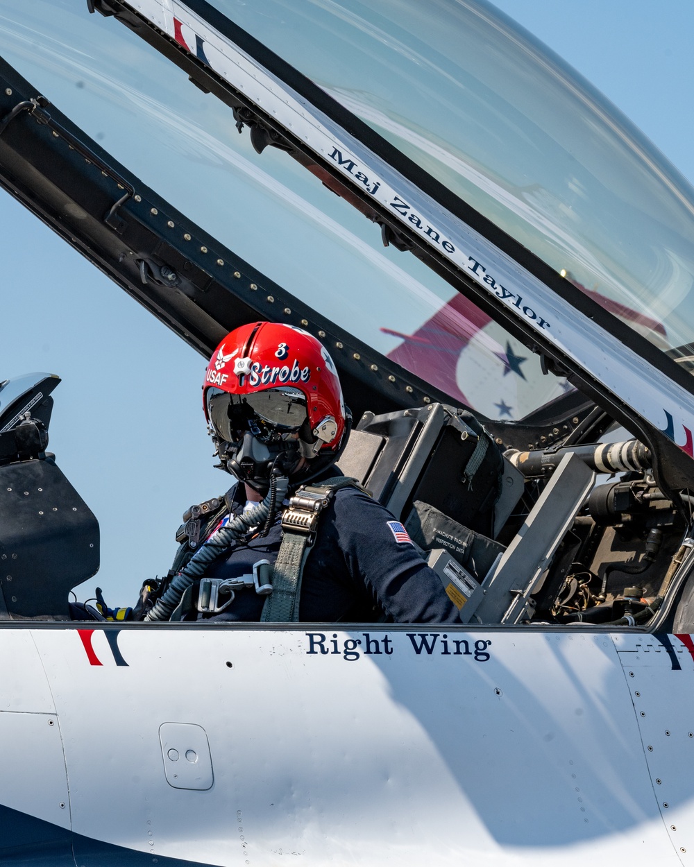 Oregon International Air Show features Thunderbirds