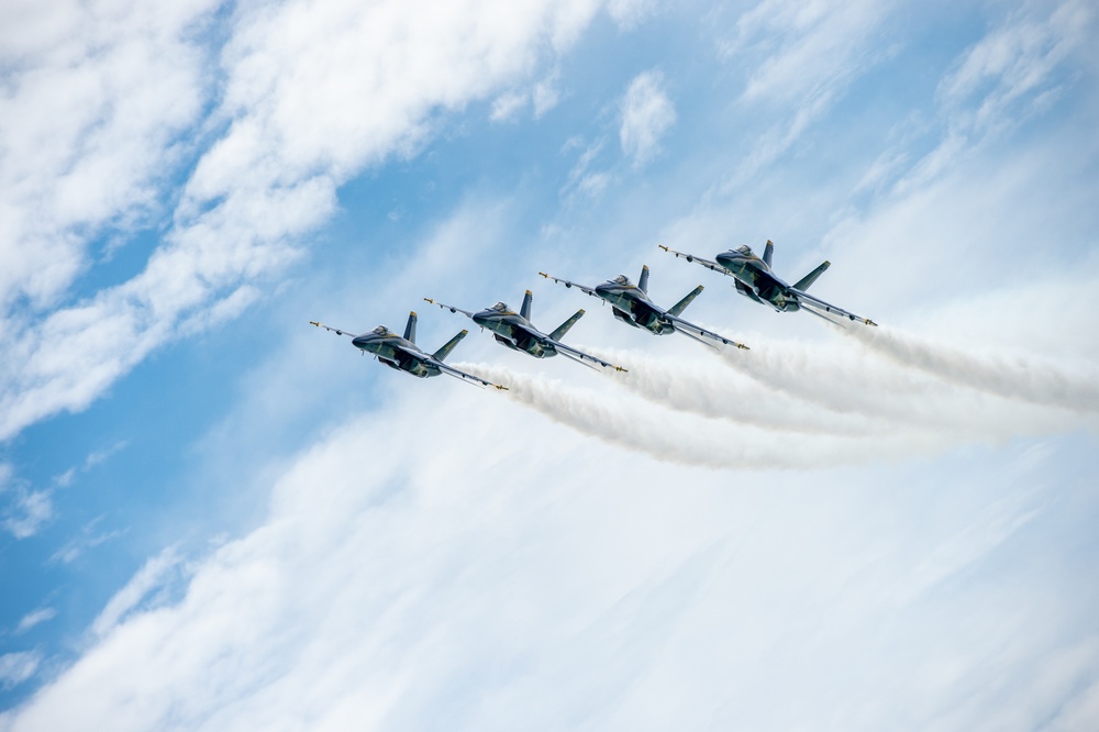 Blue Angels Navy Flight Demonstration Team – Pensacola Beach, FL