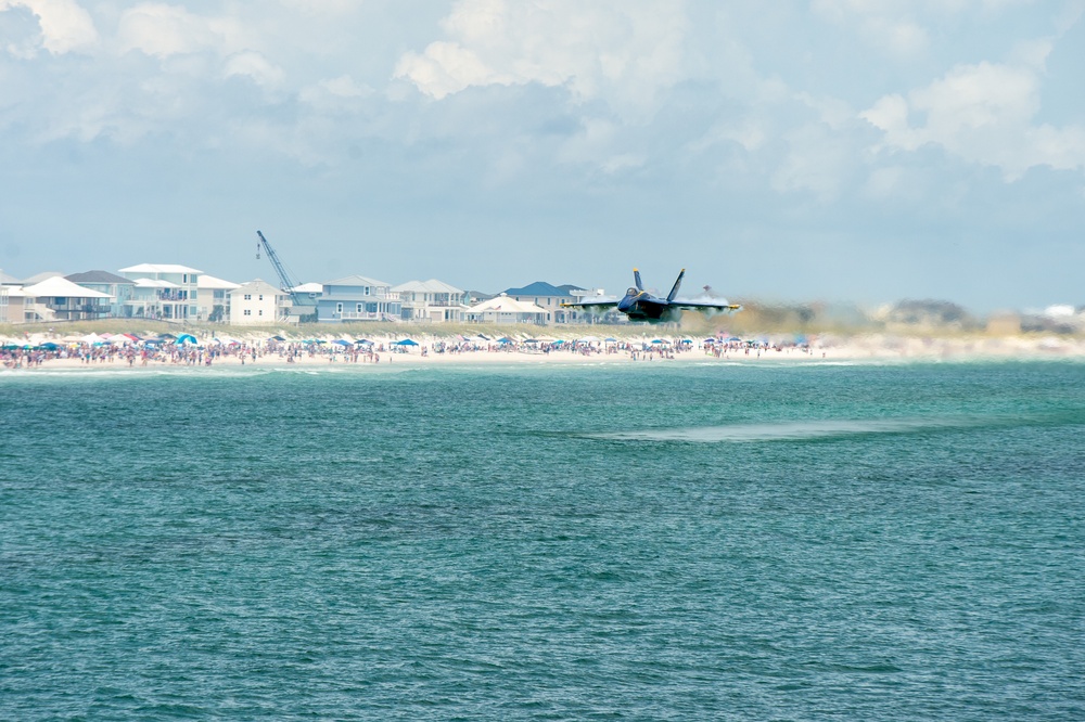 Blue Angels Navy Flight Demonstration Team – Pensacola Beach, FL