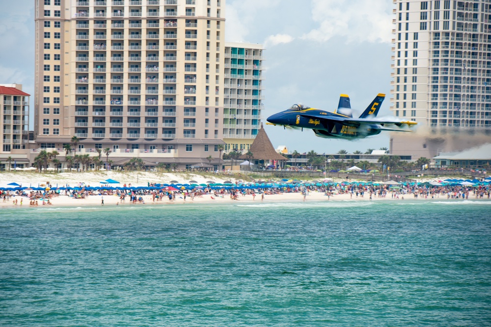 Blue Angels Navy Flight Demonstration Team – Pensacola Beach, FL