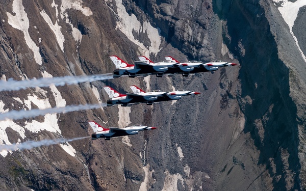 Thunderbirds fly over Mt. Hood