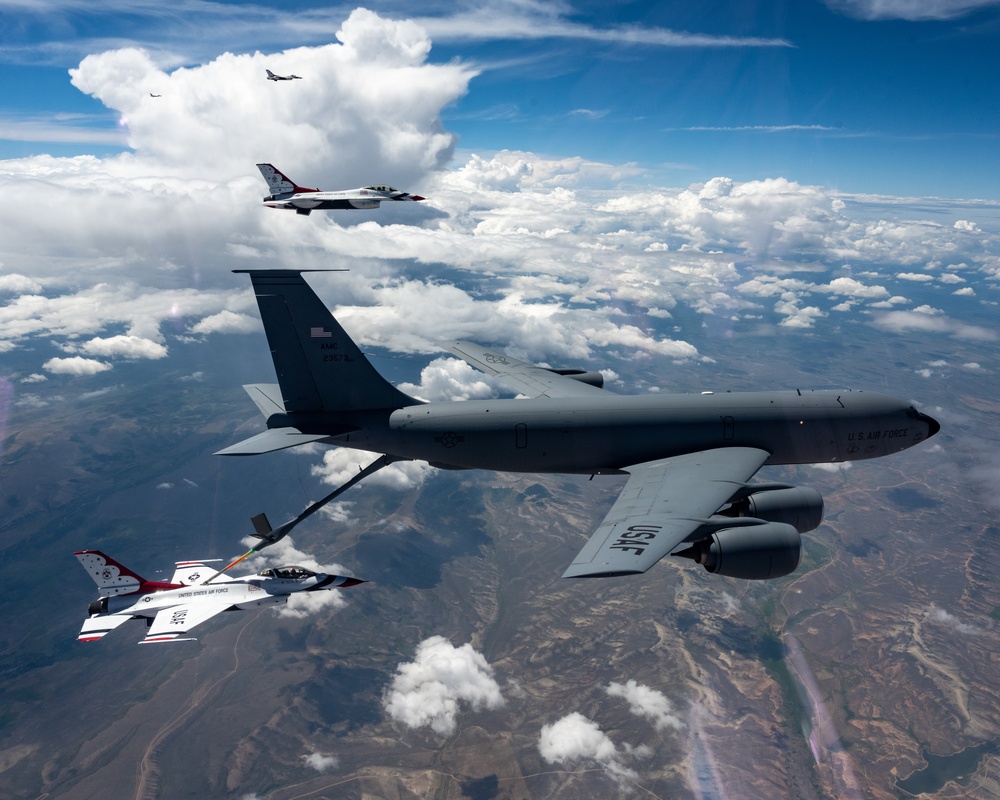 Thunderbirds fly over Mt. Hood