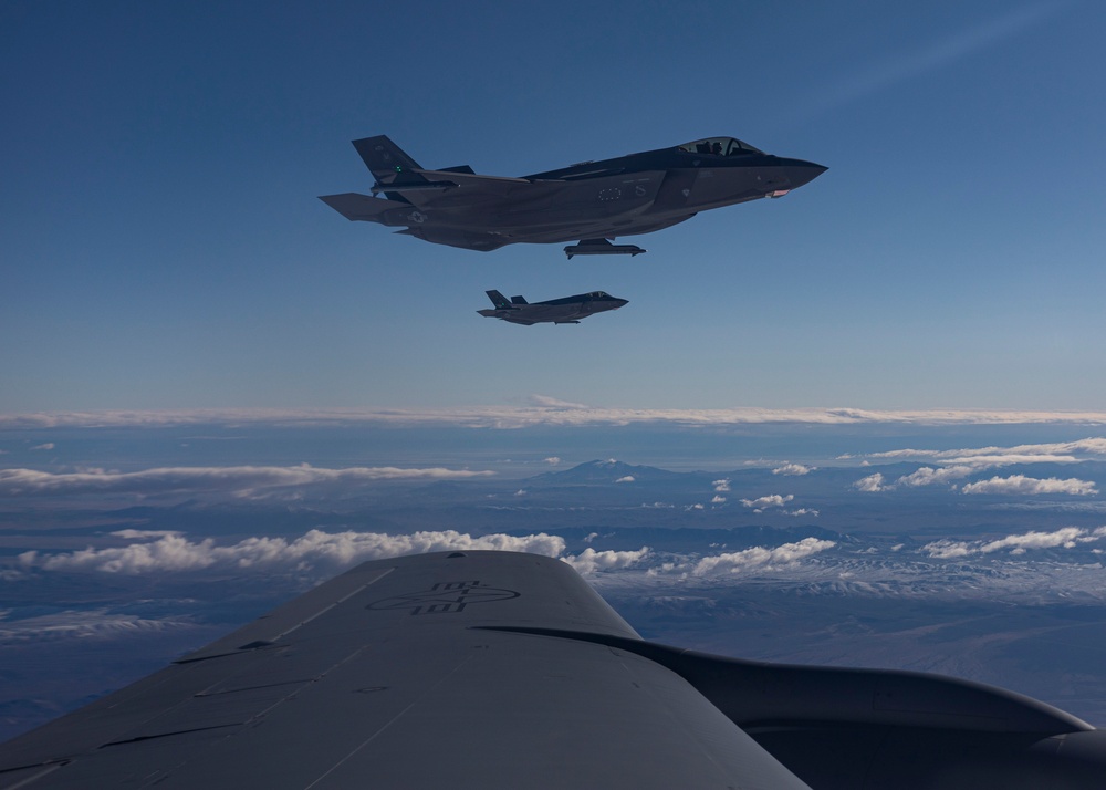 Utah ANG's 151st ARW refuels Hill AFB F-35s